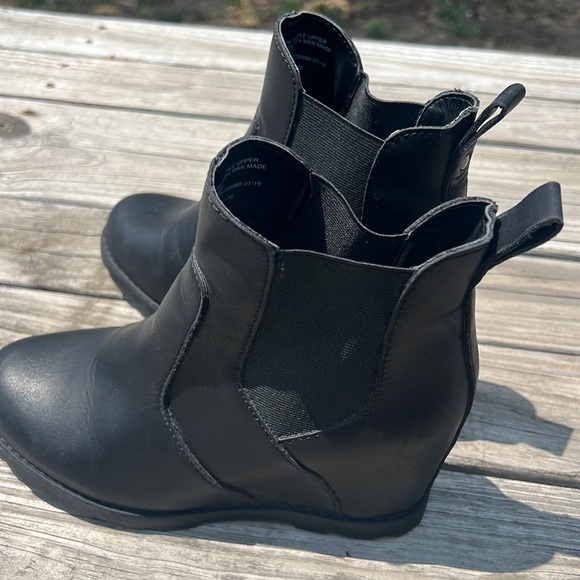 Universal Thread - Picture 7 of 8